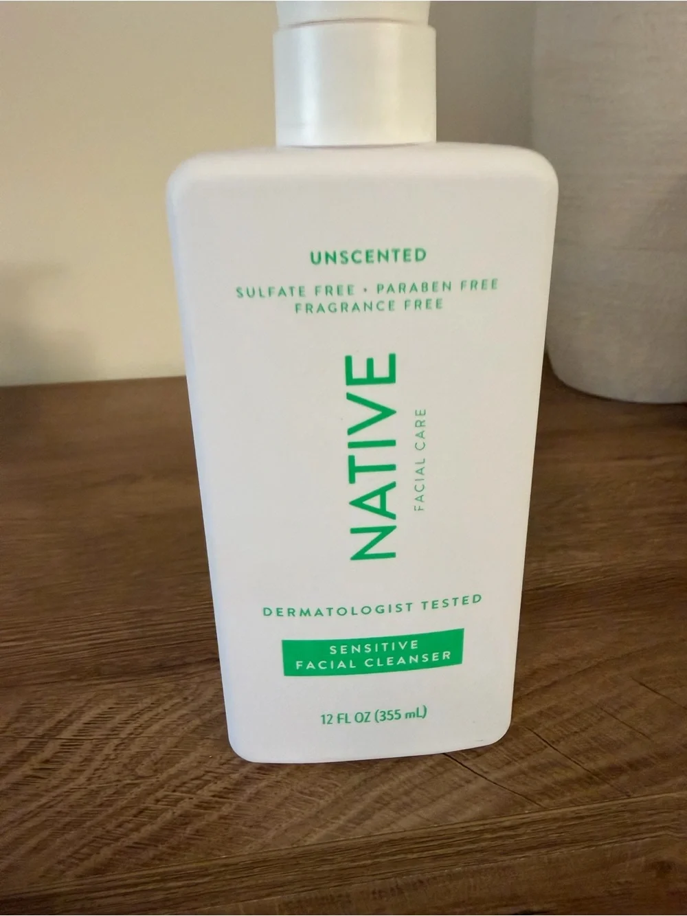 Native Sensitive Facial Cleanser - White/Green